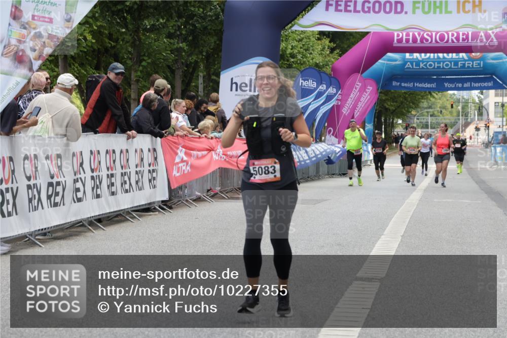06.09.2026 - CURREX Alsterlauf Yannick Fuchs http://msf.ph/oto/10227355 06.09.2026 10:25:56 Ziel 2635, 2636, 3297, 4794, 5083, 5409, 6325 meine-sportfotos.de