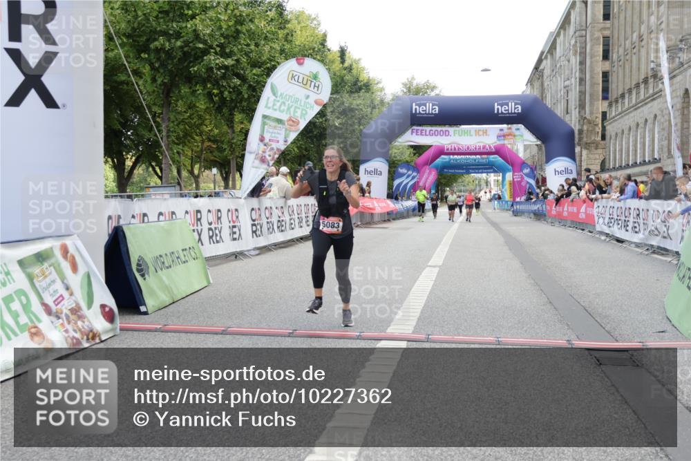 06.09.2026 - CURREX Alsterlauf Yannick Fuchs http://msf.ph/oto/10227362 06.09.2026 10:25:57 Ziel 2635, 2636, 3297, 4794, 5083, 5409, 6325 meine-sportfotos.de