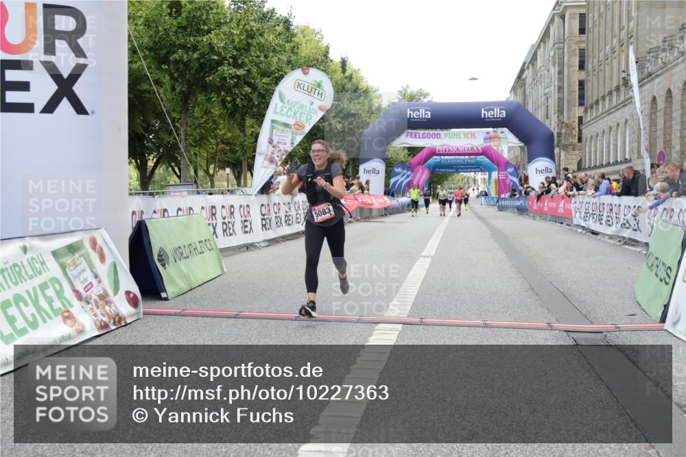 06.09.2026 - CURREX Alsterlauf Yannick Fuchs http://msf.ph/oto/10227363 06.09.2026 10:25:58 Ziel 3297, 4794, 5083, 5409 meine-sportfotos.de