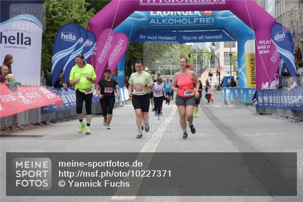 06.09.2026 - CURREX Alsterlauf Yannick Fuchs http://msf.ph/oto/10227371 06.09.2026 10:26:02 Ziel 5083 meine-sportfotos.de
