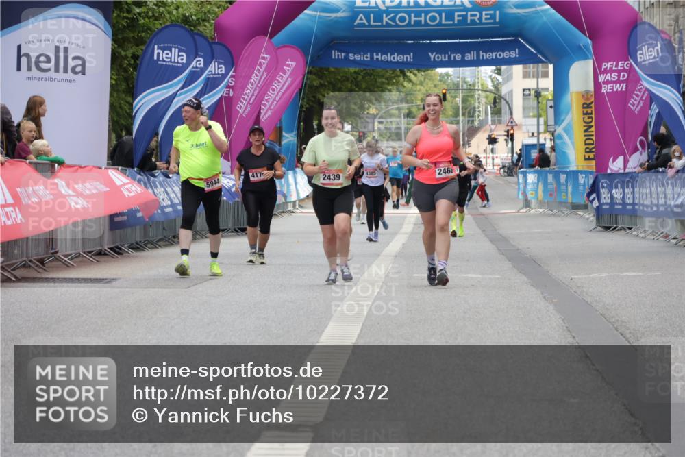 06.09.2026 - CURREX Alsterlauf Yannick Fuchs http://msf.ph/oto/10227372 06.09.2026 10:26:03 Ziel 5083 meine-sportfotos.de