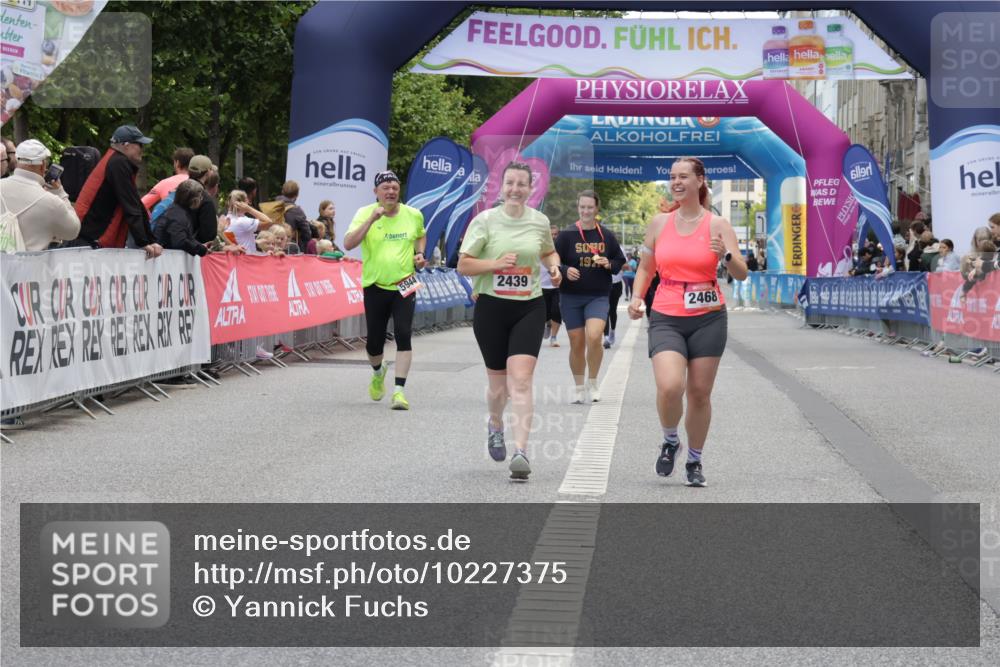 06.09.2026 - CURREX Alsterlauf Yannick Fuchs http://msf.ph/oto/10227375 06.09.2026 10:26:08 Ziel 2439, 2468 meine-sportfotos.de