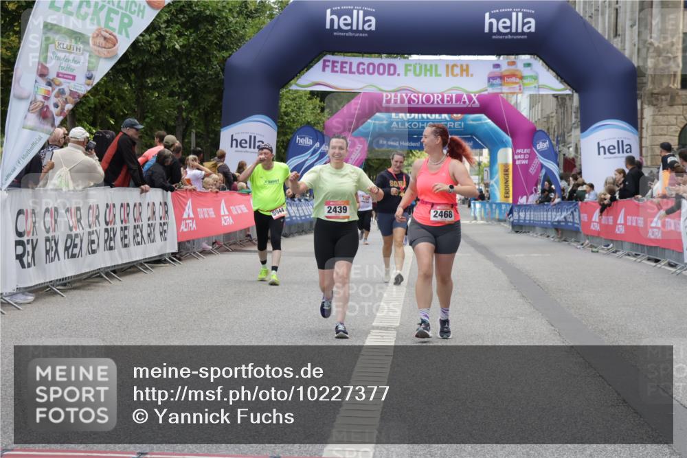 06.09.2026 - CURREX Alsterlauf Yannick Fuchs http://msf.ph/oto/10227377 06.09.2026 10:26:09 Ziel 2439, 2468 meine-sportfotos.de