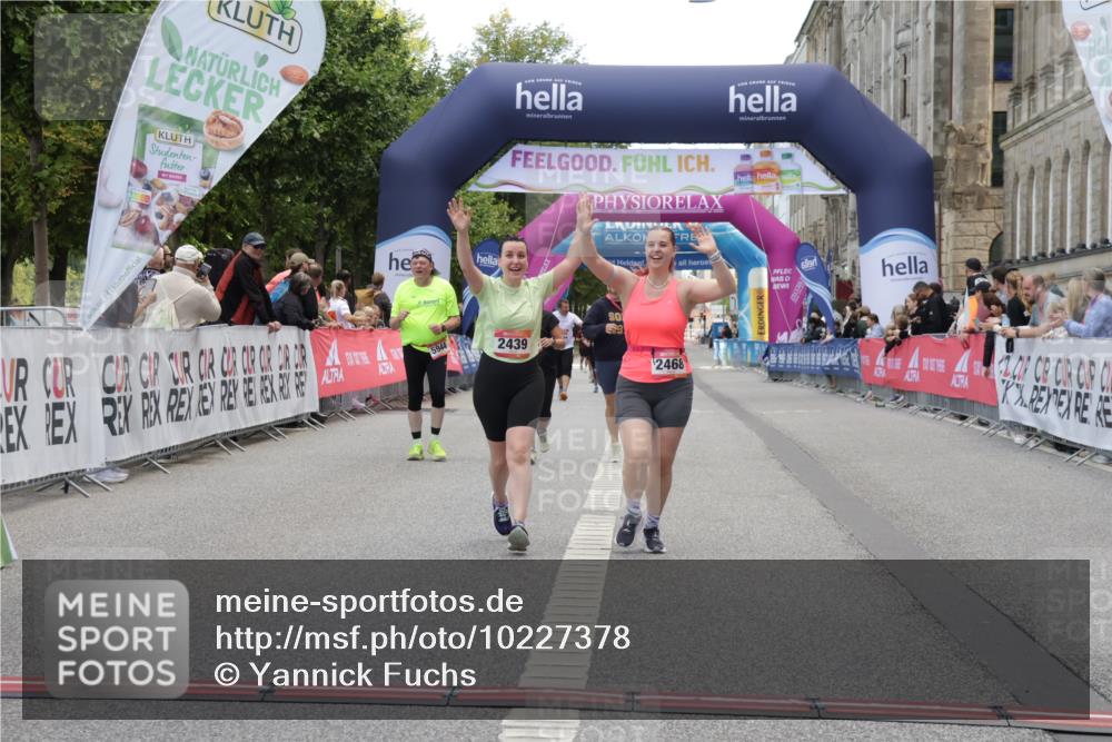 06.09.2026 - CURREX Alsterlauf Yannick Fuchs http://msf.ph/oto/10227378 06.09.2026 10:26:10 Ziel 2439, 2468, 4170 meine-sportfotos.de