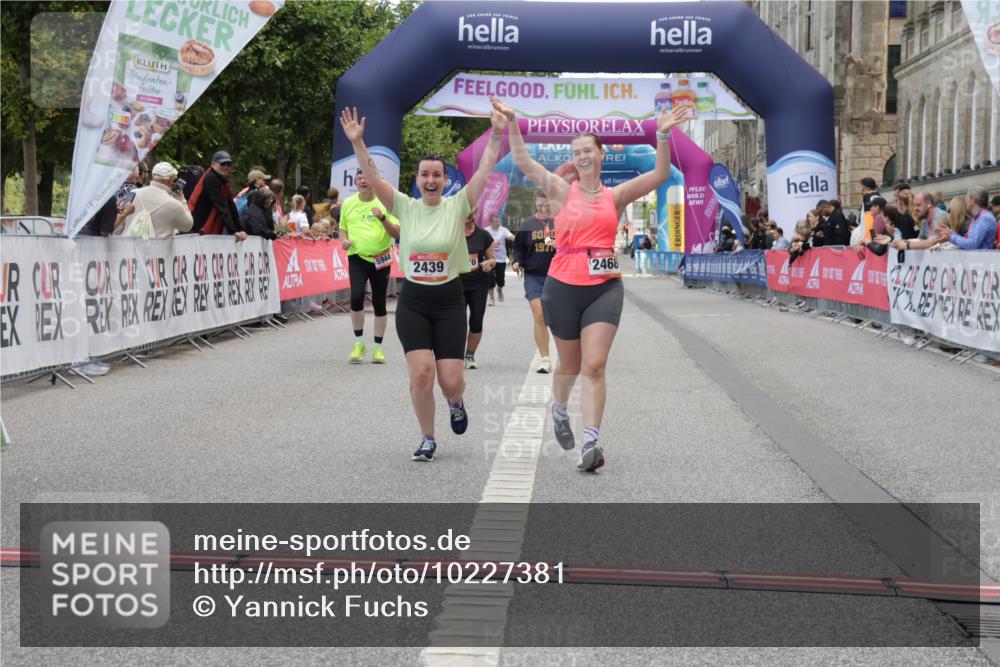 06.09.2026 - CURREX Alsterlauf Yannick Fuchs http://msf.ph/oto/10227381 06.09.2026 10:26:10 Ziel 2439, 2468, 4170 meine-sportfotos.de