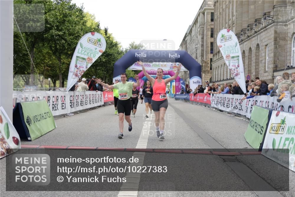 06.09.2026 - CURREX Alsterlauf Yannick Fuchs http://msf.ph/oto/10227383 06.09.2026 10:26:11 Ziel 2439, 2468, 4170 meine-sportfotos.de