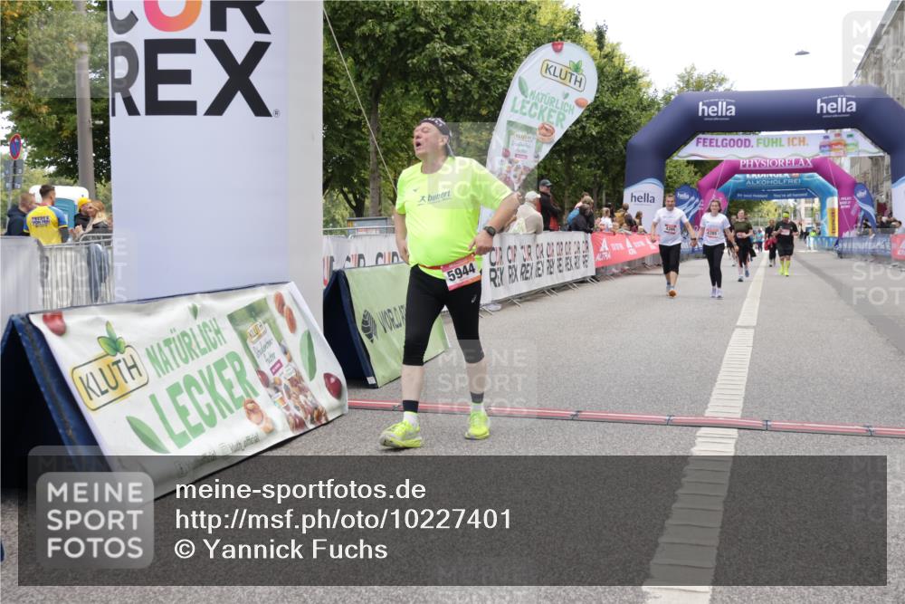 06.09.2026 - CURREX Alsterlauf Yannick Fuchs http://msf.ph/oto/10227401 06.09.2026 10:26:17 Ziel 2439, 2468, 4170, 5944 meine-sportfotos.de