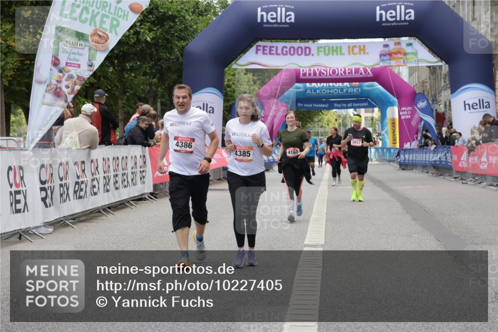 06.09.2026 - CURREX Alsterlauf Yannick Fuchs http://msf.ph/oto/10227405 06.09.2026 10:26:21 Ziel 4168, 4170, 4385, 4386, 5944 meine-sportfotos.de