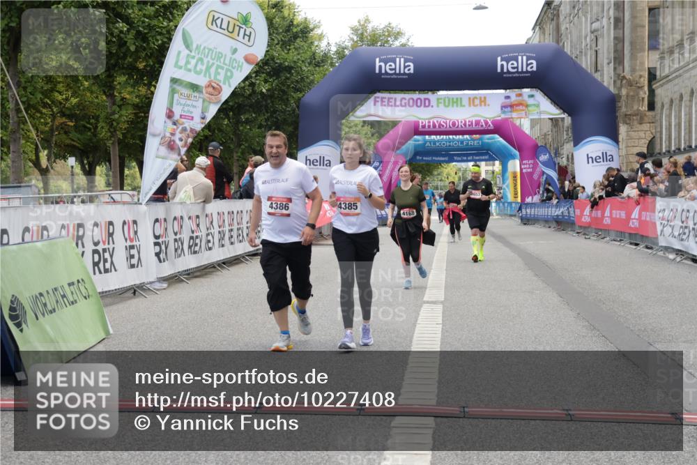 06.09.2026 - CURREX Alsterlauf Yannick Fuchs http://msf.ph/oto/10227408 06.09.2026 10:26:22 Ziel 4168, 4170, 4385, 4386, 5944 meine-sportfotos.de