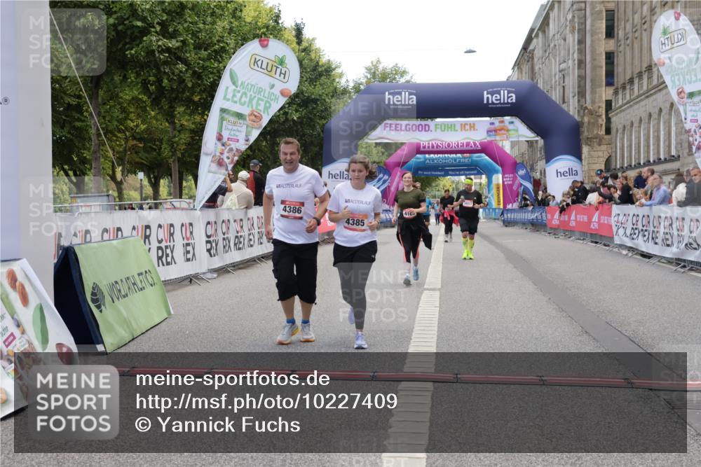 06.09.2026 - CURREX Alsterlauf Yannick Fuchs http://msf.ph/oto/10227409 06.09.2026 10:26:22 Ziel 4168, 4170, 4385, 4386, 5944 meine-sportfotos.de