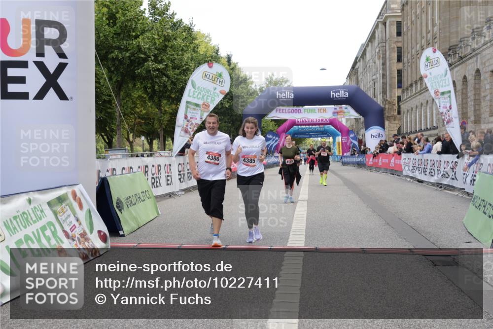 06.09.2026 - CURREX Alsterlauf Yannick Fuchs http://msf.ph/oto/10227411 06.09.2026 10:26:23 Ziel 4168, 4385, 4386, 5944 meine-sportfotos.de
