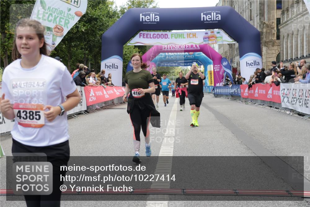 06.09.2026 - CURREX Alsterlauf Yannick Fuchs http://msf.ph/oto/10227414 06.09.2026 10:26:24 Ziel 4168, 4385, 4386, 5944 meine-sportfotos.de