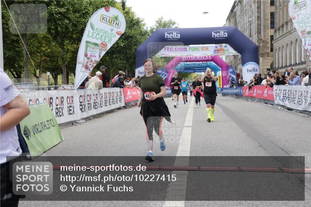 06.09.2026 - CURREX Alsterlauf Yannick Fuchs http://msf.ph/oto/10227415 06.09.2026 10:26:25 Ziel 3653, 4168, 4385, 4386 meine-sportfotos.de