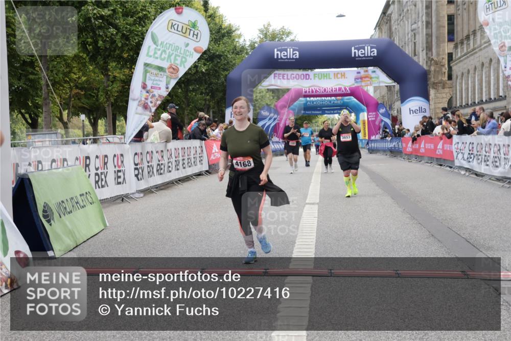 06.09.2026 - CURREX Alsterlauf Yannick Fuchs http://msf.ph/oto/10227416 06.09.2026 10:26:25 Ziel 3653, 4168, 4385, 4386 meine-sportfotos.de