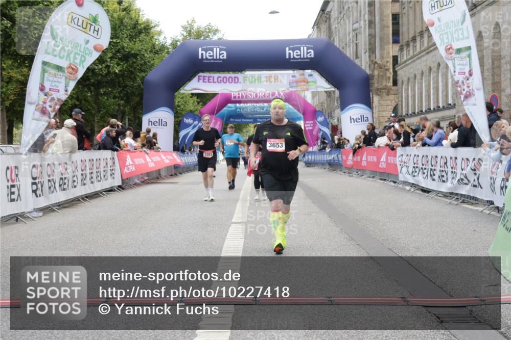 06.09.2026 - CURREX Alsterlauf Yannick Fuchs http://msf.ph/oto/10227418 06.09.2026 10:26:28 Ziel 3653, 4168, 4385, 4386 meine-sportfotos.de
