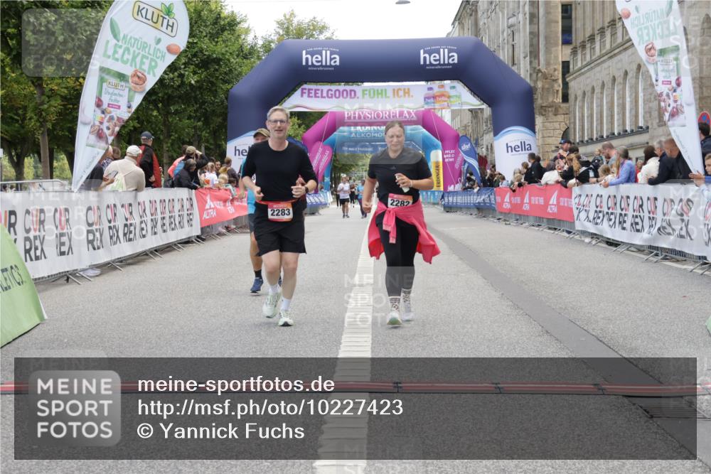 06.09.2026 - CURREX Alsterlauf Yannick Fuchs http://msf.ph/oto/10227423 06.09.2026 10:26:32 Ziel 2282, 2283, 3653, 3784, 4168 meine-sportfotos.de