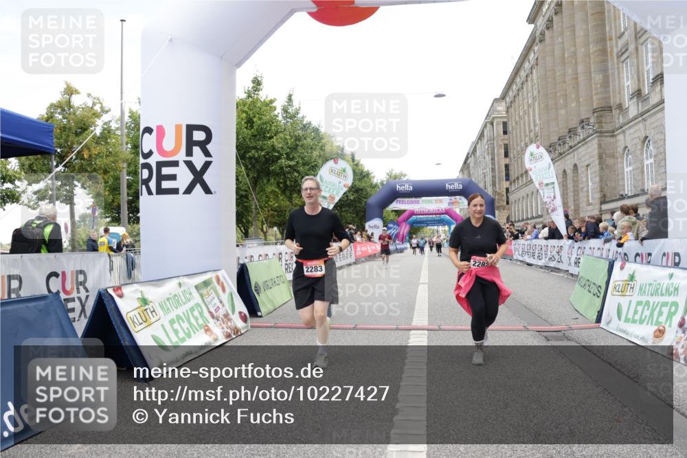 06.09.2026 - CURREX Alsterlauf Yannick Fuchs http://msf.ph/oto/10227427 06.09.2026 10:26:34 Ziel 2282, 2283, 3653, 3784 meine-sportfotos.de