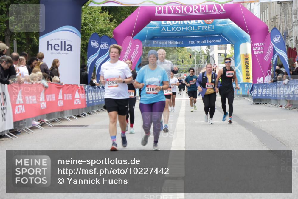 06.09.2026 - CURREX Alsterlauf Yannick Fuchs http://msf.ph/oto/10227442 06.09.2026 10:26:47 Ziel 3013, 5058 meine-sportfotos.de