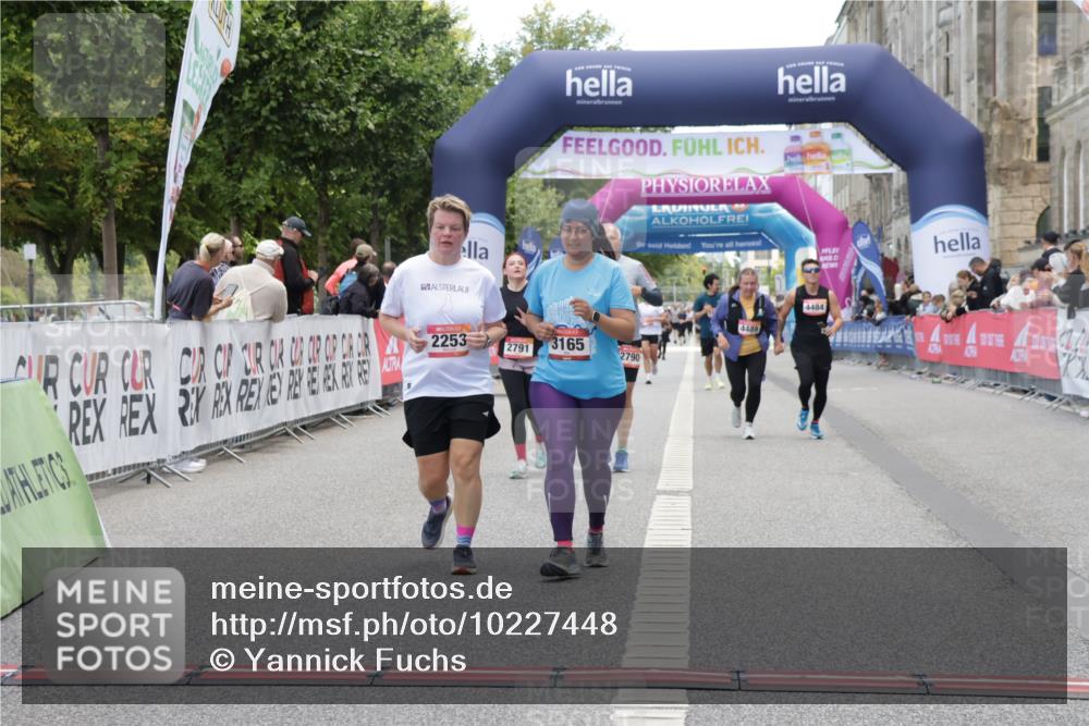 06.09.2026 - CURREX Alsterlauf Yannick Fuchs http://msf.ph/oto/10227448 06.09.2026 10:26:52 Ziel 2253, 2790, 2791, 3013, 3165 meine-sportfotos.de