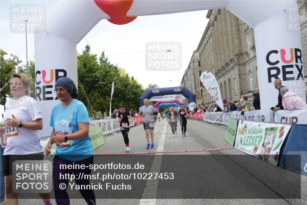 06.09.2026 - CURREX Alsterlauf Yannick Fuchs http://msf.ph/oto/10227453 06.09.2026 10:26:55 Ziel 2253, 2790, 2791, 3165, 4484, 4489, 5156 meine-sportfotos.de