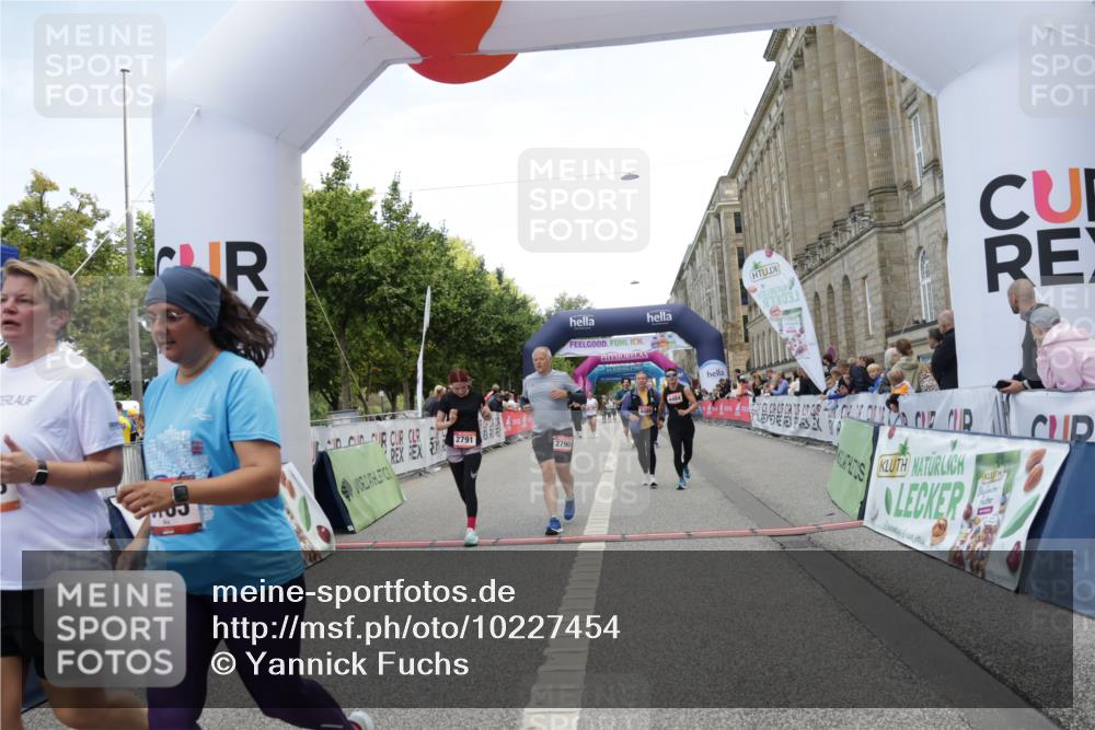 06.09.2026 - CURREX Alsterlauf Yannick Fuchs http://msf.ph/oto/10227454 06.09.2026 10:26:56 Ziel 2253, 2790, 2791, 3165, 4484, 4489, 5155, 5156 meine-sportfotos.de