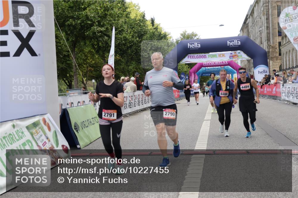 06.09.2026 - CURREX Alsterlauf Yannick Fuchs http://msf.ph/oto/10227455 06.09.2026 10:26:56 Ziel 2253, 2790, 2791, 3165, 4484, 4489, 5155, 5156 meine-sportfotos.de