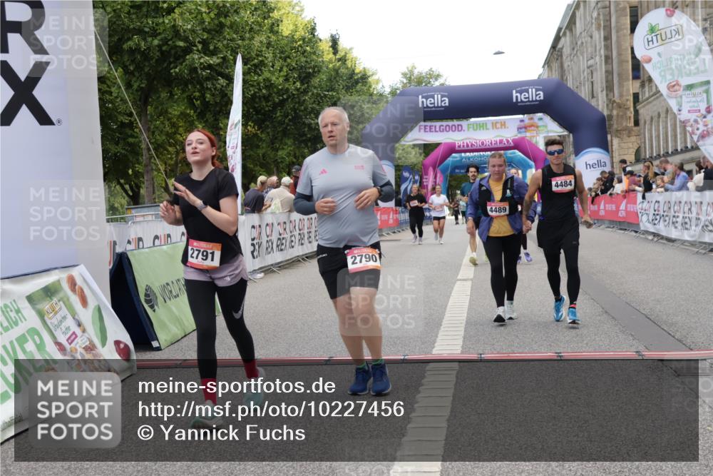 06.09.2026 - CURREX Alsterlauf Yannick Fuchs http://msf.ph/oto/10227456 06.09.2026 10:26:57 Ziel 2253, 2790, 2791, 3165, 4484, 4489, 5155, 5156 meine-sportfotos.de