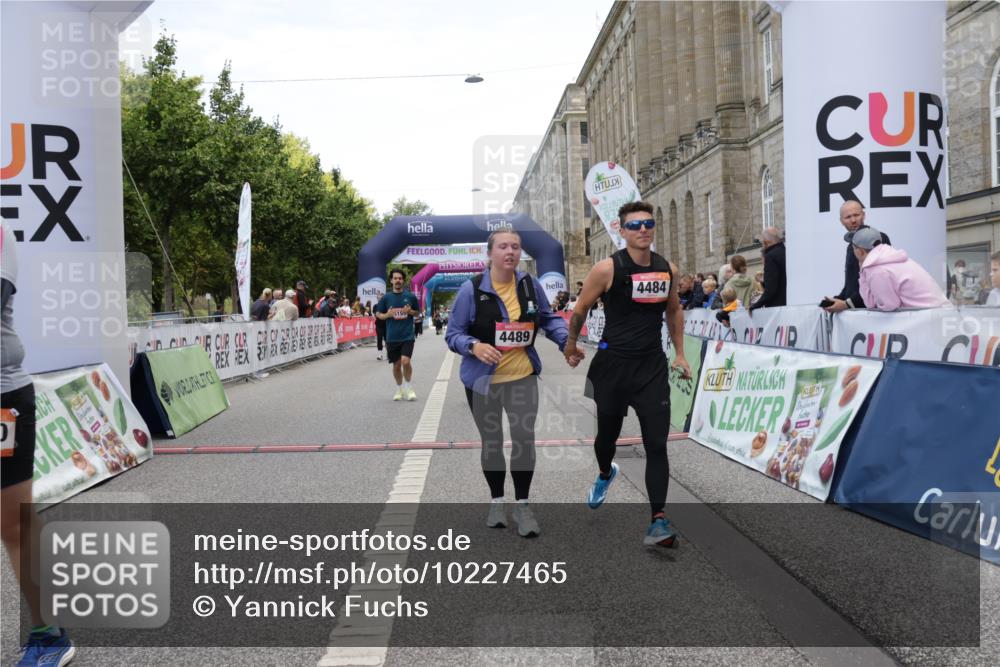 06.09.2026 - CURREX Alsterlauf Yannick Fuchs http://msf.ph/oto/10227465 06.09.2026 10:26:59 Ziel 2253, 2790, 2791, 3165, 4484, 4489, 5155, 5156 meine-sportfotos.de