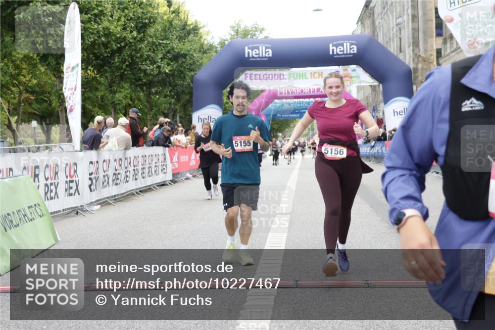 06.09.2026 - CURREX Alsterlauf Yannick Fuchs http://msf.ph/oto/10227467 06.09.2026 10:27:00 Ziel 2253, 2790, 2791, 3165, 4484, 4489, 4978, 5066, 5155, 5156 meine-sportfotos.de