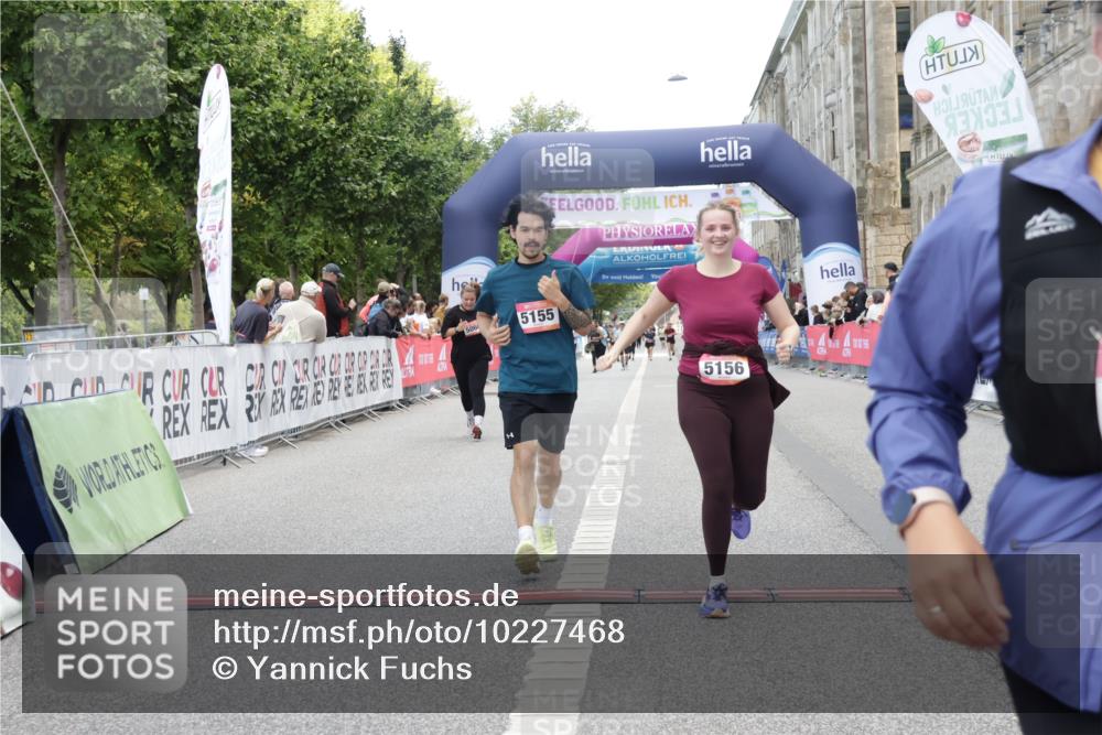 06.09.2026 - CURREX Alsterlauf Yannick Fuchs http://msf.ph/oto/10227468 06.09.2026 10:27:00 Ziel 2253, 2790, 2791, 3165, 4484, 4489, 4978, 5066, 5155, 5156 meine-sportfotos.de
