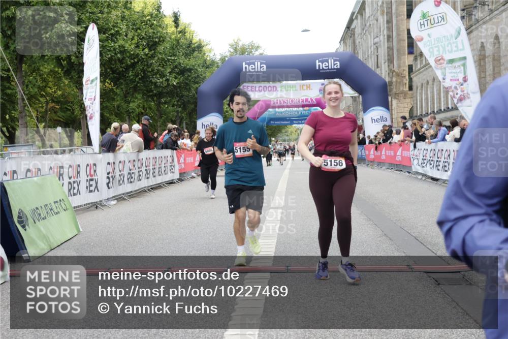 06.09.2026 - CURREX Alsterlauf Yannick Fuchs http://msf.ph/oto/10227469 06.09.2026 10:27:00 Ziel 2253, 2790, 2791, 3165, 4484, 4489, 4978, 5066, 5155, 5156 meine-sportfotos.de