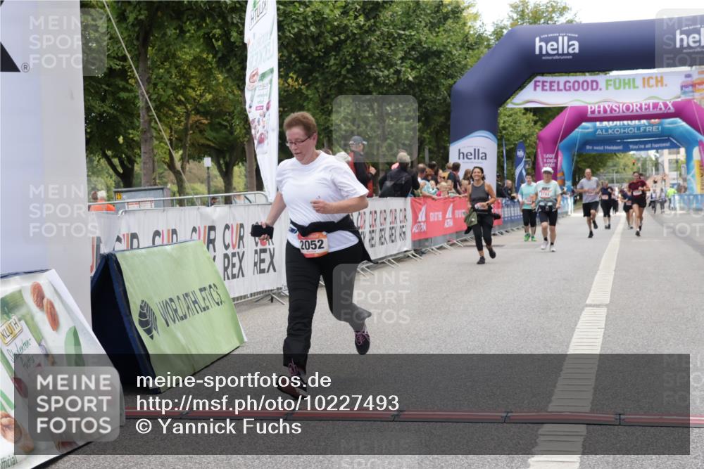 06.09.2026 - CURREX Alsterlauf Yannick Fuchs http://msf.ph/oto/10227493 06.09.2026 10:27:11 Ziel 2052, 4978, 5066 meine-sportfotos.de