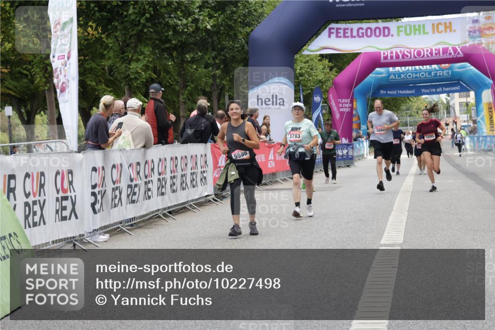 06.09.2026 - CURREX Alsterlauf Yannick Fuchs http://msf.ph/oto/10227498 06.09.2026 10:27:14 Ziel 2052, 3783, 5894, 5895 meine-sportfotos.de