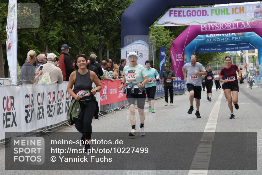 06.09.2026 - CURREX Alsterlauf Yannick Fuchs http://msf.ph/oto/10227499 06.09.2026 10:27:15 Ziel 2052, 3783, 5894, 5895 meine-sportfotos.de