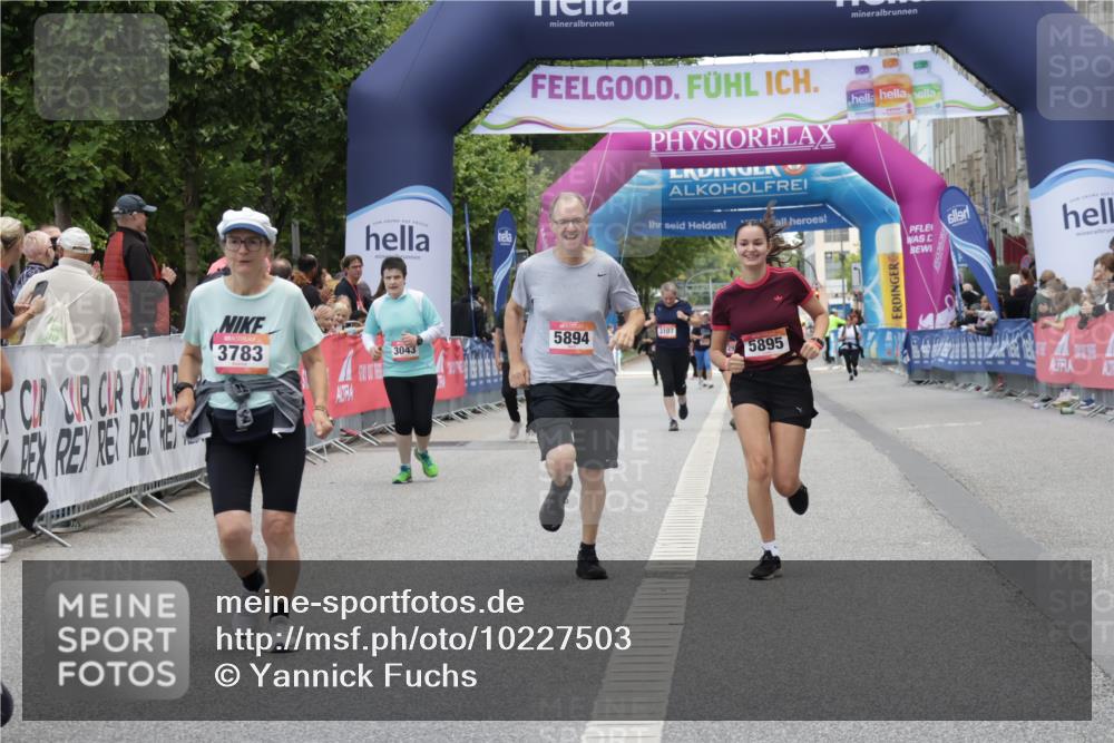 06.09.2026 - CURREX Alsterlauf Yannick Fuchs http://msf.ph/oto/10227503 06.09.2026 10:27:17 Ziel 2052, 3783, 5894, 5895 meine-sportfotos.de