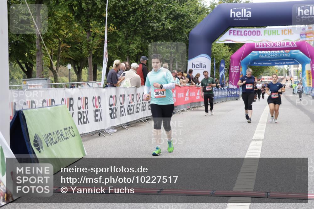06.09.2026 - CURREX Alsterlauf Yannick Fuchs http://msf.ph/oto/10227517 06.09.2026 10:27:22 Ziel 3043, 3783, 5894, 5895 meine-sportfotos.de