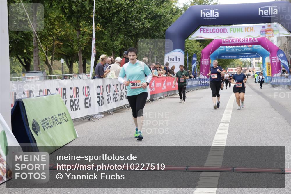 06.09.2026 - CURREX Alsterlauf Yannick Fuchs http://msf.ph/oto/10227519 06.09.2026 10:27:23 Ziel 3043, 3783, 5894, 5895 meine-sportfotos.de