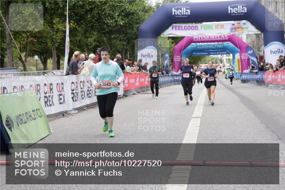 06.09.2026 - CURREX Alsterlauf Yannick Fuchs http://msf.ph/oto/10227520 06.09.2026 10:27:23 Ziel 3043, 3783, 5894, 5895 meine-sportfotos.de