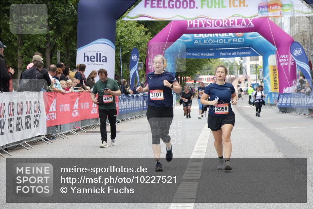 06.09.2026 - CURREX Alsterlauf Yannick Fuchs http://msf.ph/oto/10227521 06.09.2026 10:27:24 Ziel 3043, 3783, 5894, 5895 meine-sportfotos.de