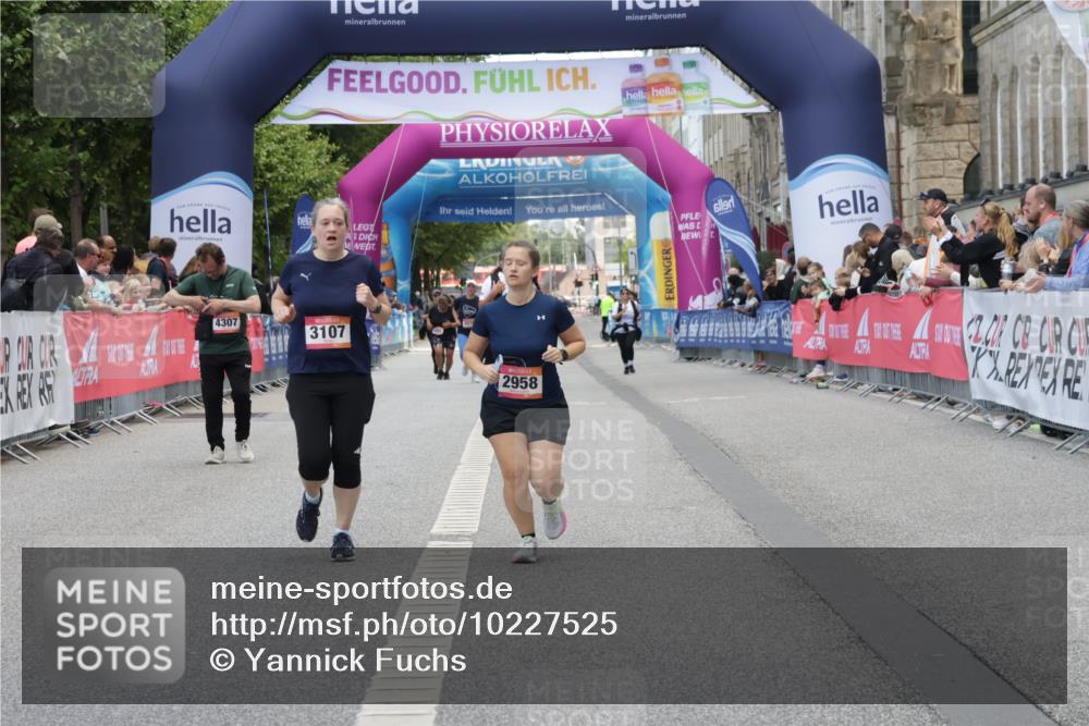 06.09.2026 - CURREX Alsterlauf Yannick Fuchs http://msf.ph/oto/10227525 06.09.2026 10:27:25 Ziel 3043, 3783, 5894, 5895 meine-sportfotos.de