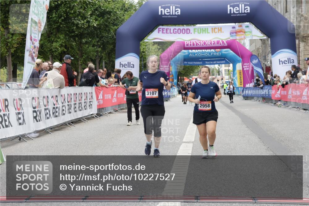 06.09.2026 - CURREX Alsterlauf Yannick Fuchs http://msf.ph/oto/10227527 06.09.2026 10:27:26 Ziel 3043, 3783, 5894, 5895 meine-sportfotos.de