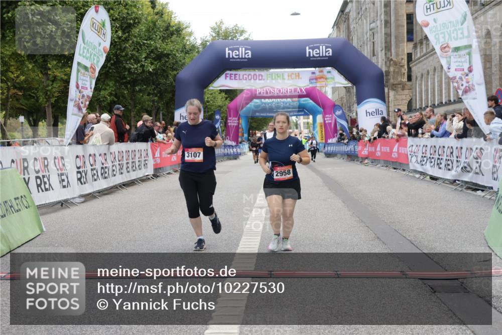 06.09.2026 - CURREX Alsterlauf Yannick Fuchs http://msf.ph/oto/10227530 06.09.2026 10:27:27 Ziel 3043 meine-sportfotos.de