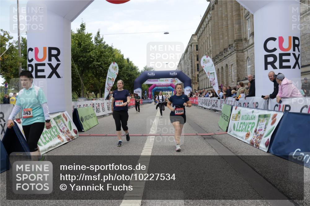 06.09.2026 - CURREX Alsterlauf Yannick Fuchs http://msf.ph/oto/10227534 06.09.2026 10:27:29 Ziel 3043 meine-sportfotos.de