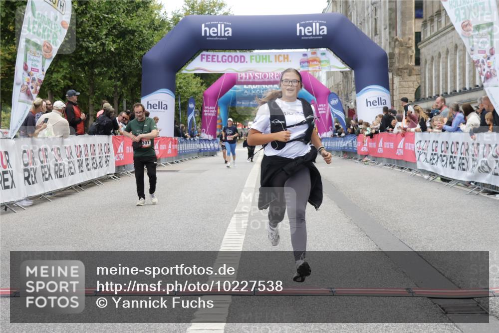 06.09.2026 - CURREX Alsterlauf Yannick Fuchs http://msf.ph/oto/10227538 06.09.2026 10:27:30 Ziel 3043 meine-sportfotos.de