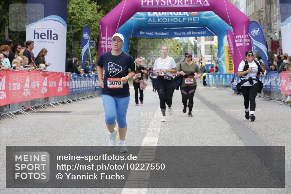 06.09.2026 - CURREX Alsterlauf Yannick Fuchs http://msf.ph/oto/10227550 06.09.2026 10:27:37 Ziel 3070, 4307 meine-sportfotos.de