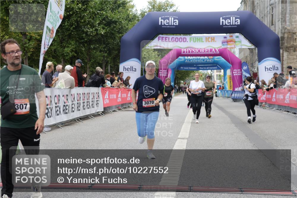 06.09.2026 - CURREX Alsterlauf Yannick Fuchs http://msf.ph/oto/10227552 06.09.2026 10:27:39 Ziel 3070, 4307 meine-sportfotos.de