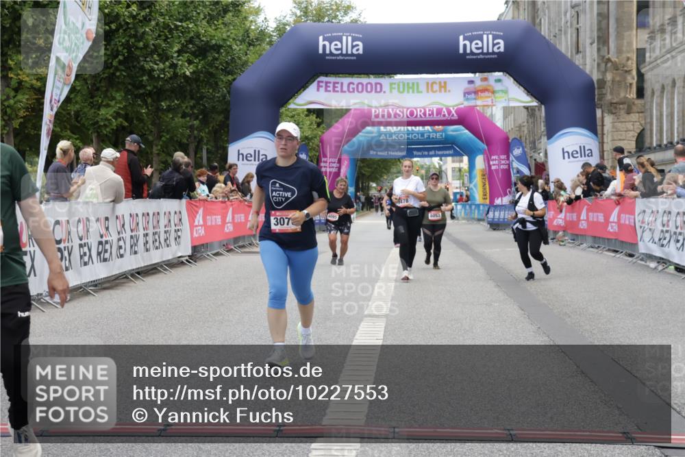 06.09.2026 - CURREX Alsterlauf Yannick Fuchs http://msf.ph/oto/10227553 06.09.2026 10:27:39 Ziel 3070, 4307 meine-sportfotos.de