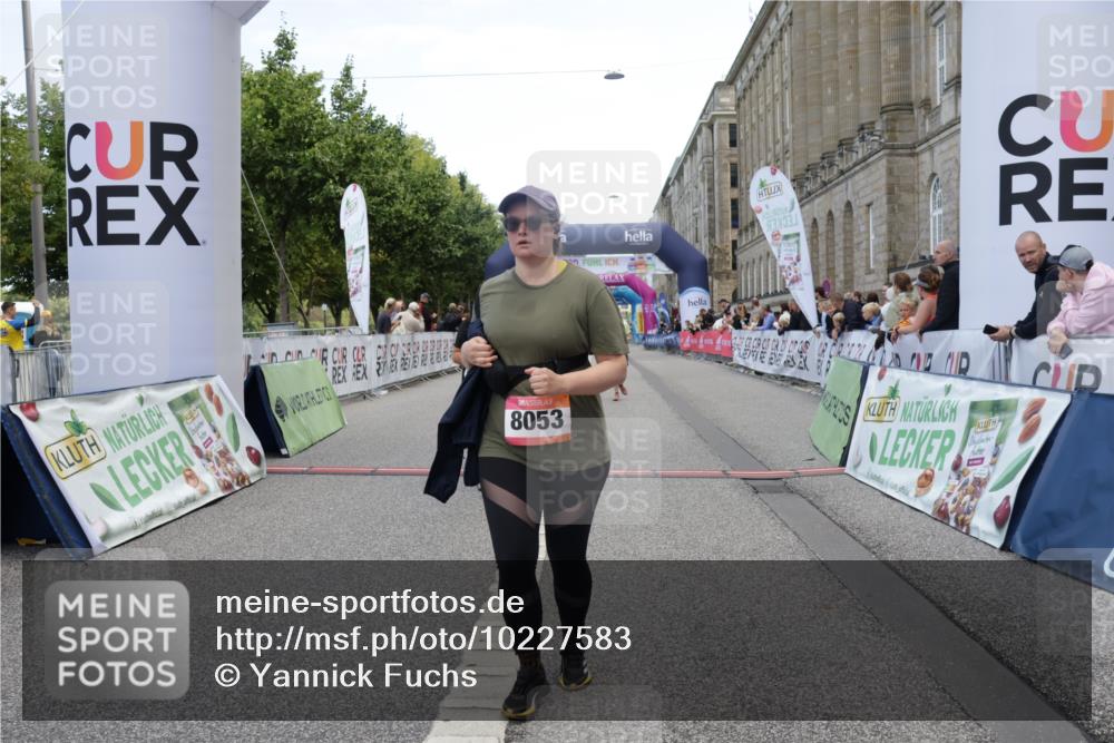 06.09.2026 - CURREX Alsterlauf Yannick Fuchs http://msf.ph/oto/10227583 06.09.2026 10:27:49 Ziel 3054, 4095, 4351, 4544, 5478, 8053 meine-sportfotos.de