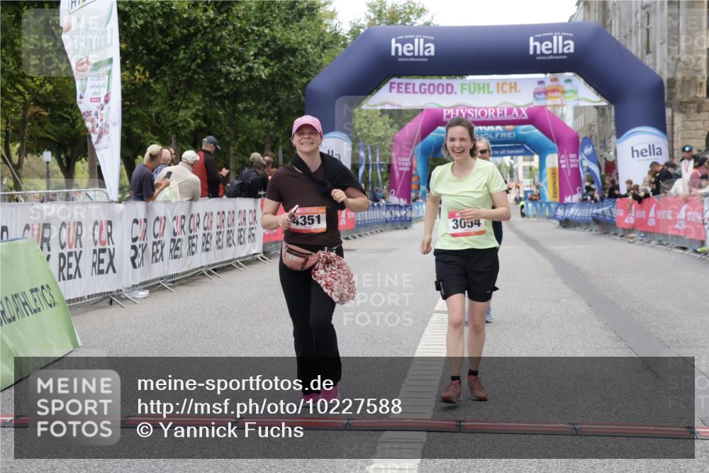 06.09.2026 - CURREX Alsterlauf Yannick Fuchs http://msf.ph/oto/10227588 06.09.2026 10:27:52 Ziel 3054, 4095, 4214, 4351, 4544, 5478, 8053 meine-sportfotos.de