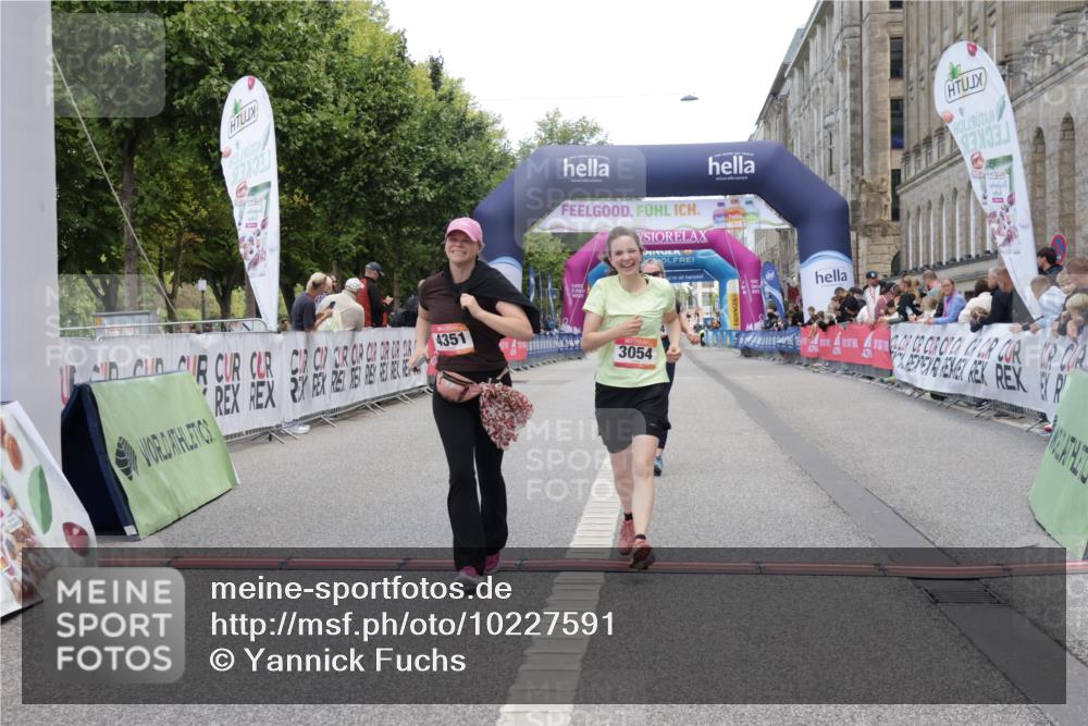 06.09.2026 - CURREX Alsterlauf Yannick Fuchs http://msf.ph/oto/10227591 06.09.2026 10:27:53 Ziel 3054, 4095, 4214, 4351, 4544, 8053 meine-sportfotos.de